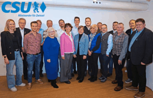 v.l. Susanne Scheuenpflug, Josef Leher, Tobias Puschmann, Wilhelm Haas, Christian Gruber, Meta Gaschler, Martin Keilhofer, Elisabeth Pfeffer, Reinhard Wölfl, Dr. Elisabeth Zettner, Christoph Haase, Monika Berger, Hans Hiller, Andreas Ranzinger, Andreas Schmid, Erwin Weinfurtner, Karl Stangl und Franz Schober